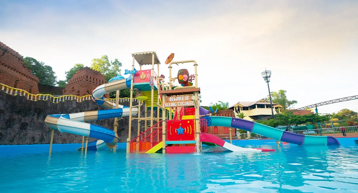 large pool at vismaya water park in kerala